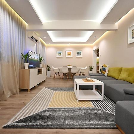 Modern Central 2-Bedroom Apartment With Parking 바르나 외부 사진