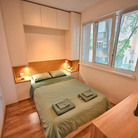 Modern Central 2-Bedroom Apartment With Parking 바르나 외부 사진