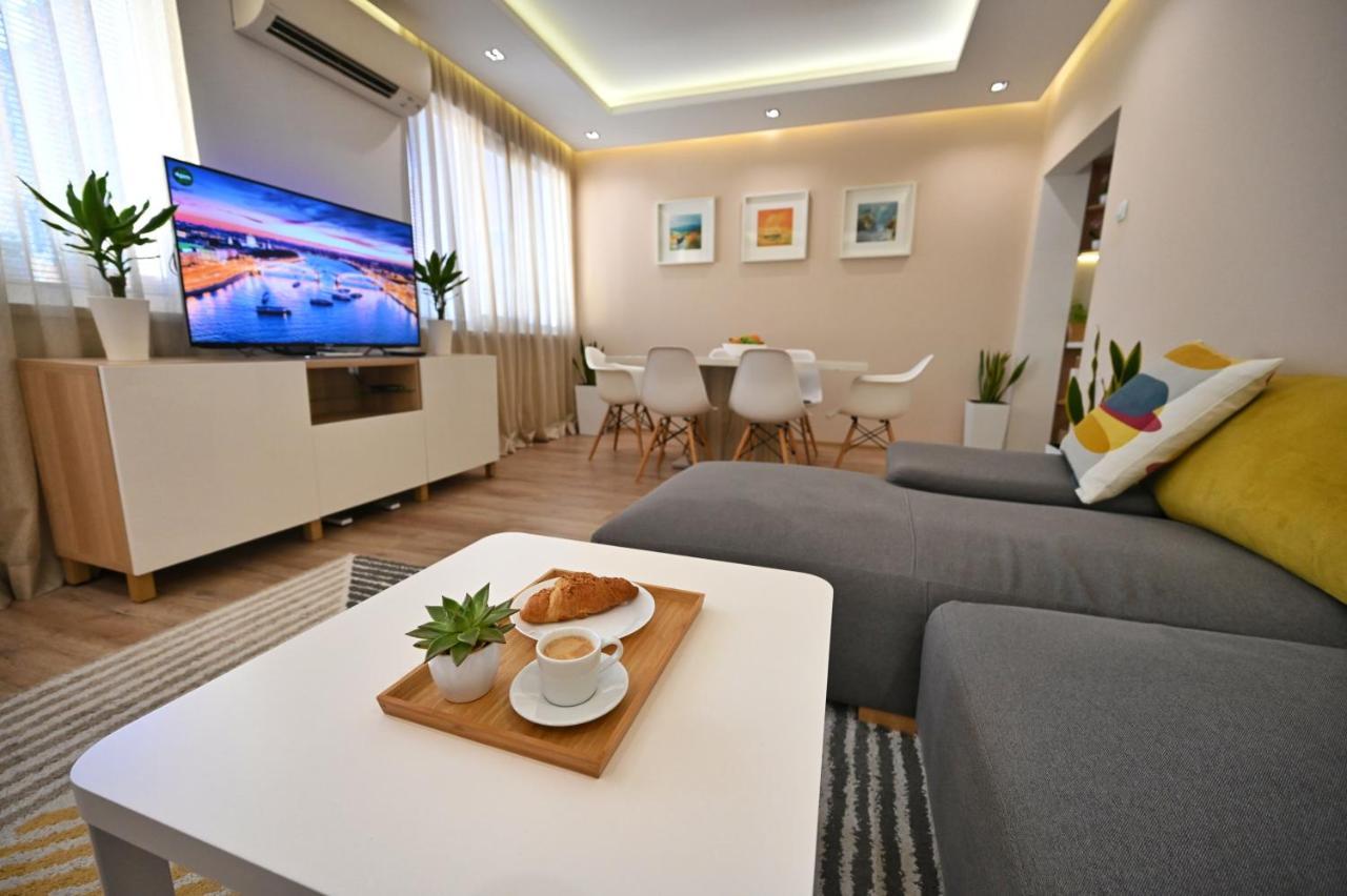 Modern Central 2-Bedroom Apartment With Parking 바르나 외부 사진