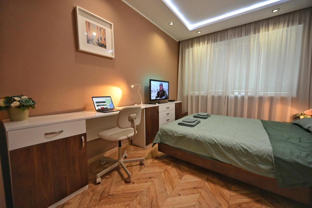 Modern Central 2-Bedroom Apartment With Parking 바르나 외부 사진
