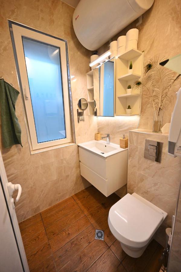 Modern Central 2-Bedroom Apartment With Parking 바르나 외부 사진