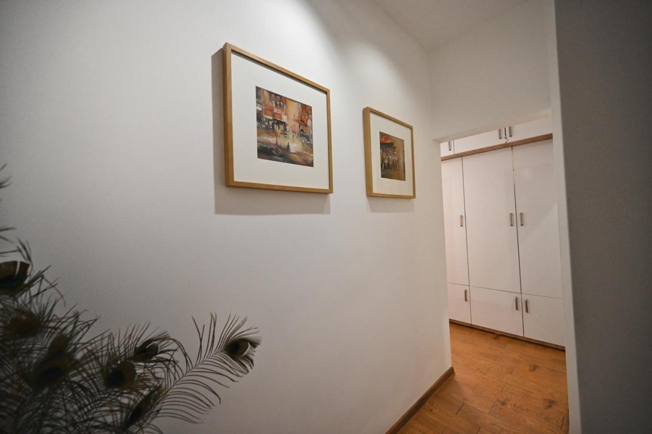 Modern Central 2-Bedroom Apartment With Parking 바르나 외부 사진