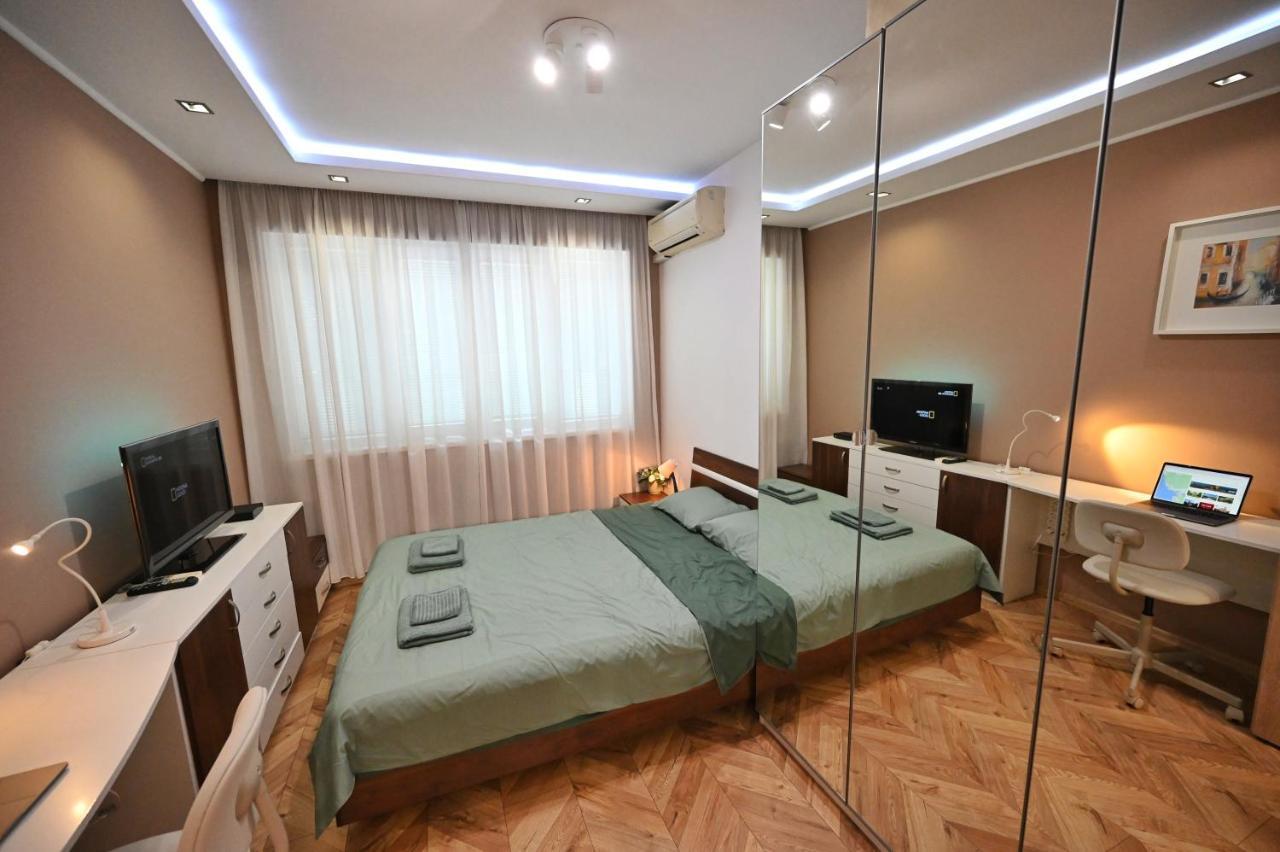 Modern Central 2-Bedroom Apartment With Parking 바르나 외부 사진