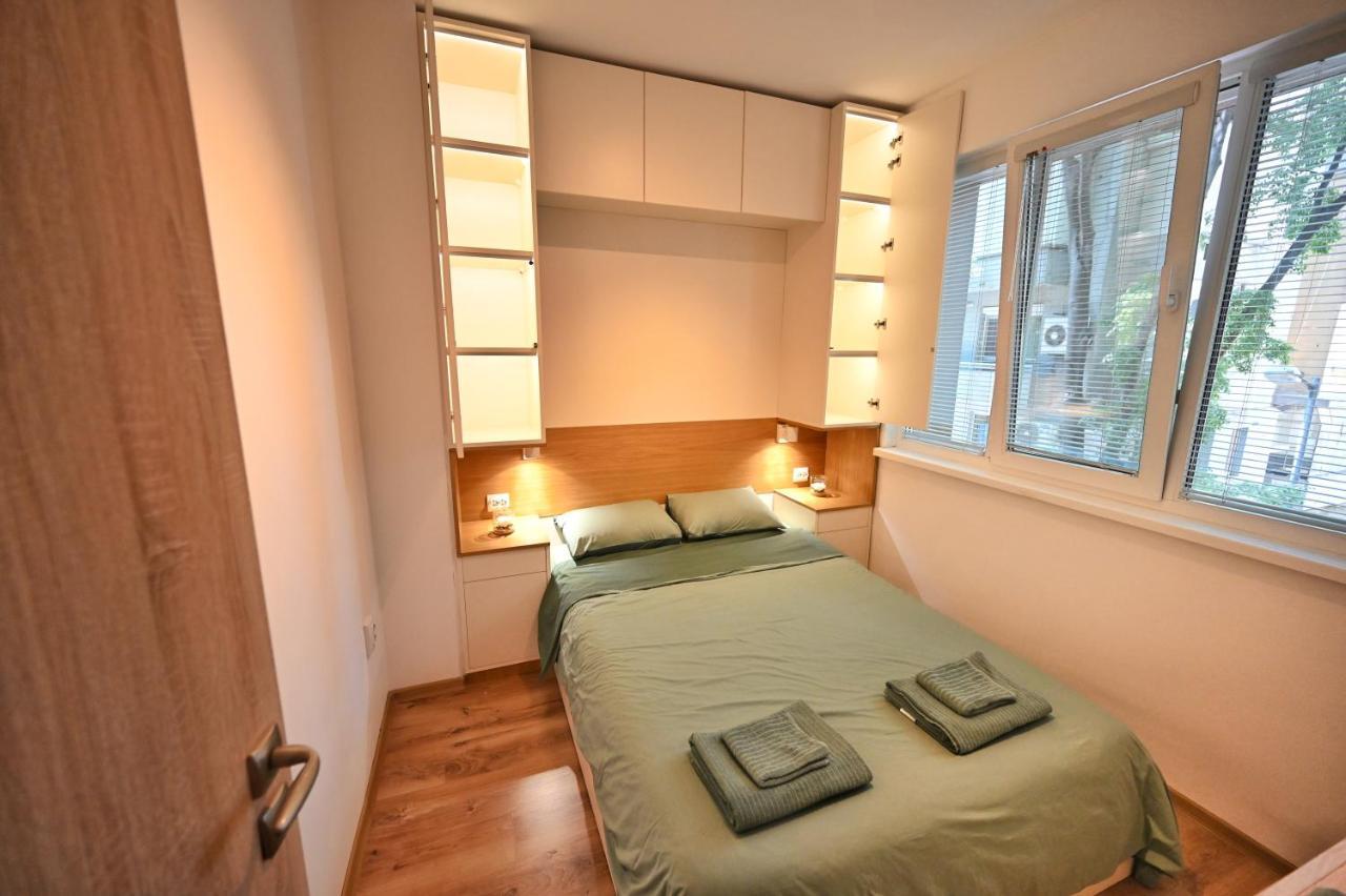 Modern Central 2-Bedroom Apartment With Parking 바르나 외부 사진